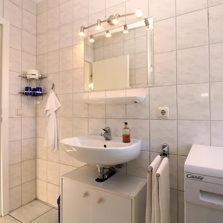 Haus Reriker Strasse 34 4 - Moewennest * Kuehlungsborn